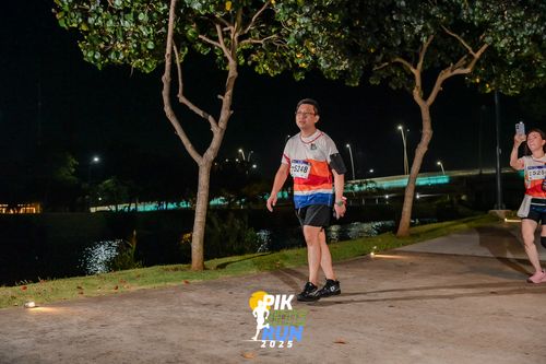 Race photo from PIK NITE RUN 2025
