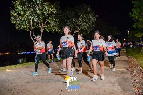 Race photo from PIK NITE RUN 2025