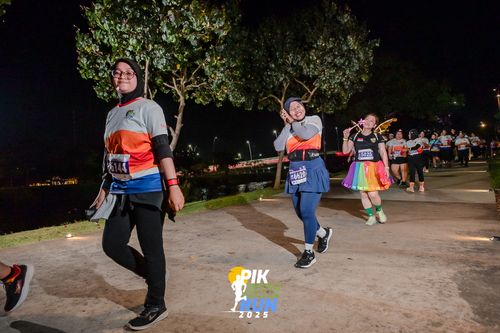 Race photo from PIK NITE RUN 2025