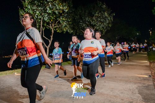 Race photo from PIK NITE RUN 2025