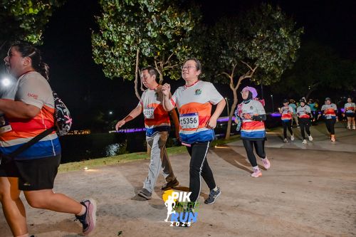 Race photo from PIK NITE RUN 2025