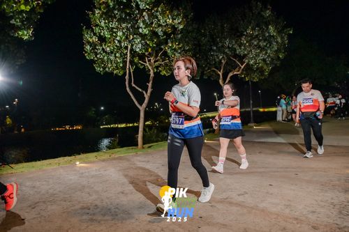 Race photo from PIK NITE RUN 2025