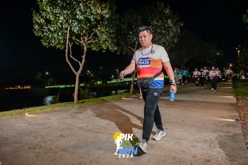Race photo from PIK NITE RUN 2025