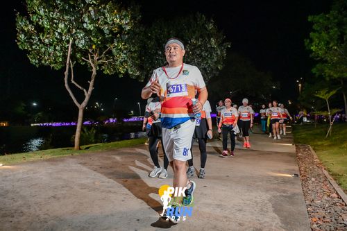Race photo from PIK NITE RUN 2025