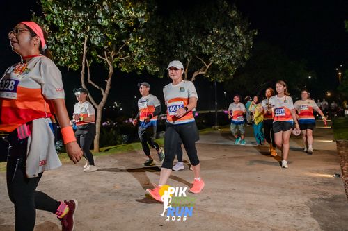Race photo from PIK NITE RUN 2025