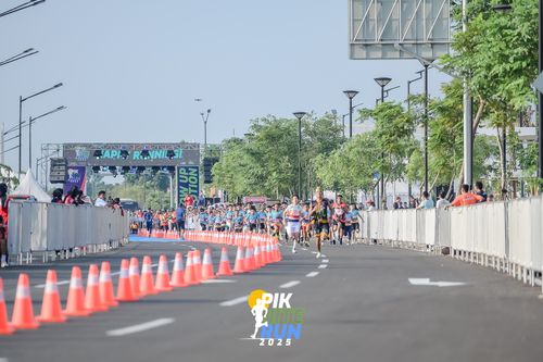 Race photo from PIK NITE RUN 2025
