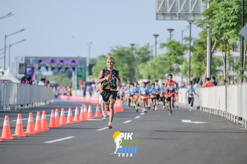 Race photo from PIK NITE RUN 2025