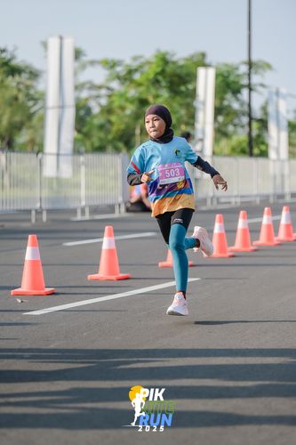 Race photo from PIK NITE RUN 2025
