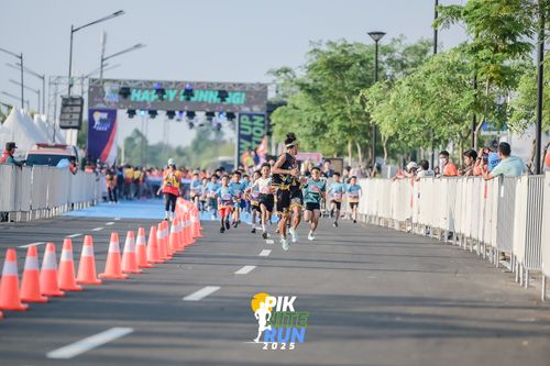 Race photo from PIK NITE RUN 2025