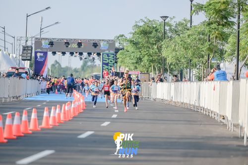 Race photo from PIK NITE RUN 2025