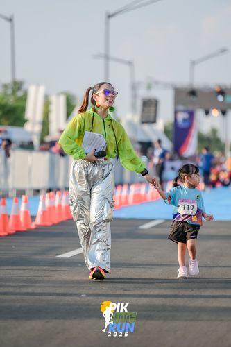 Race photo from PIK NITE RUN 2025