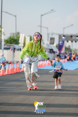 Race photo from PIK NITE RUN 2025