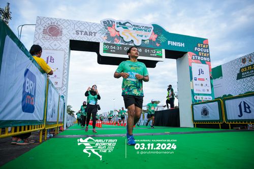 Race photo from Arutmin Borneo Run 2024