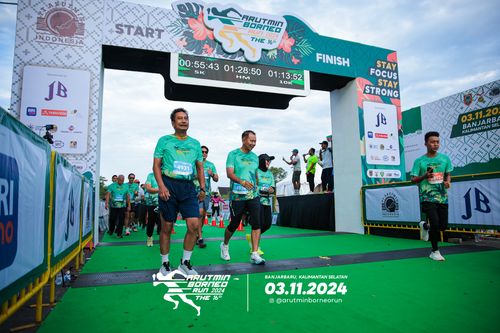 Race photo from Arutmin Borneo Run 2024