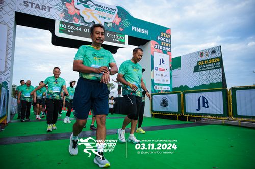 Race photo from Arutmin Borneo Run 2024