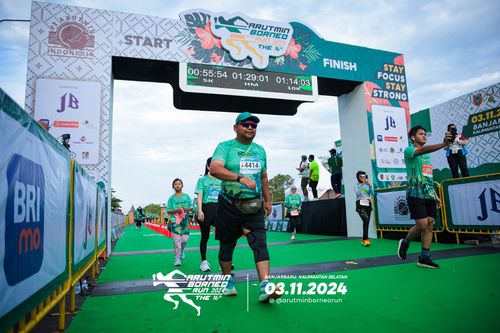 Race photo from Arutmin Borneo Run 2024