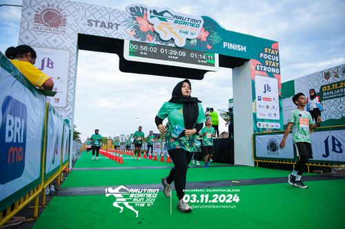 Race photo from Arutmin Borneo Run 2024