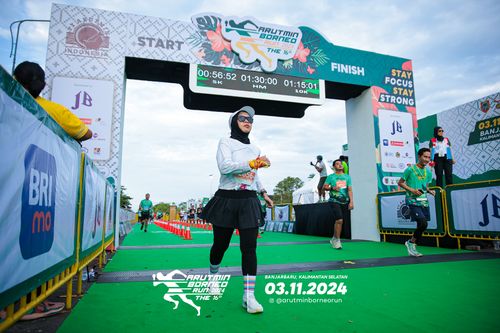 Race photo from Arutmin Borneo Run 2024