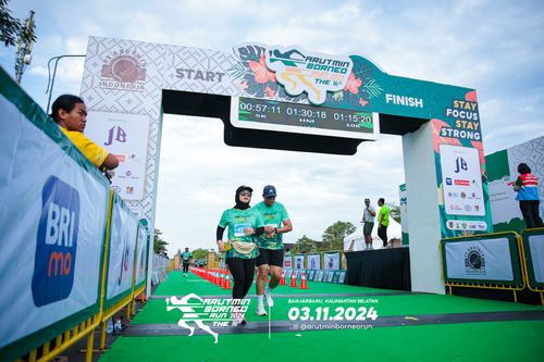 Race photo from Arutmin Borneo Run 2024