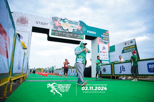 Race photo from Arutmin Borneo Run 2024