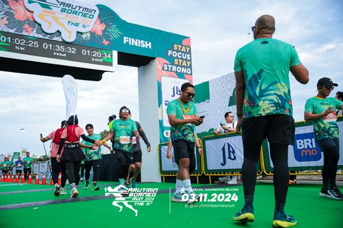 Race photo from Arutmin Borneo Run 2024