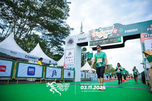 Race photo from Arutmin Borneo Run 2024