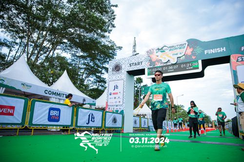 Race photo from Arutmin Borneo Run 2024
