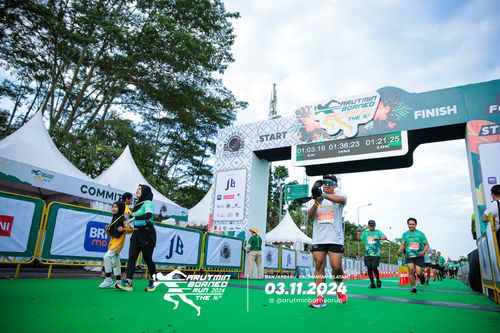 Race photo from Arutmin Borneo Run 2024