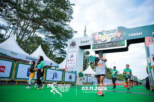 Race photo from Arutmin Borneo Run 2024