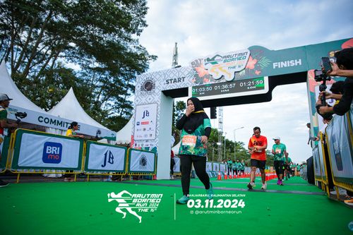 Race photo from Arutmin Borneo Run 2024
