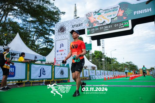 Race photo from Arutmin Borneo Run 2024