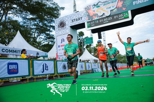 Race photo from Arutmin Borneo Run 2024