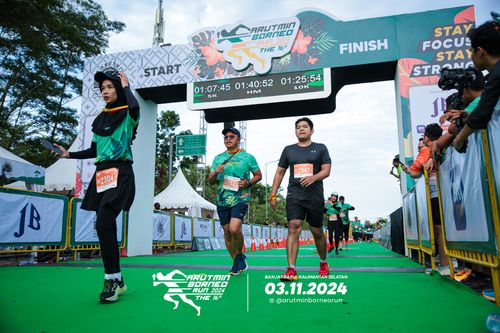 Race photo from Arutmin Borneo Run 2024