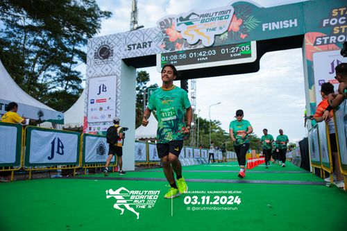 Race photo from Arutmin Borneo Run 2024