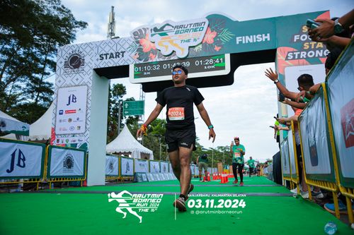 Race photo from Arutmin Borneo Run 2024