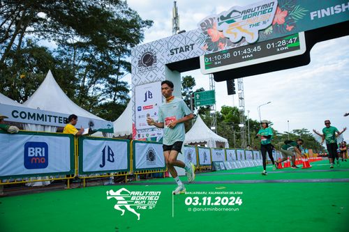 Race photo from Arutmin Borneo Run 2024