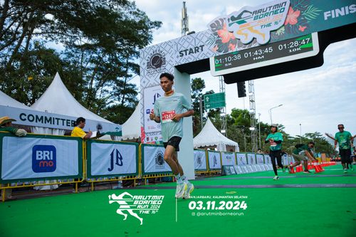 Race photo from Arutmin Borneo Run 2024