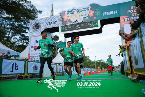 Race photo from Arutmin Borneo Run 2024