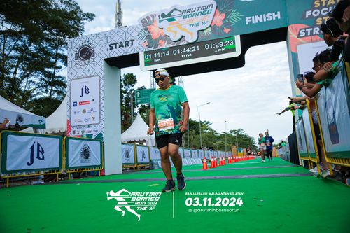 Race photo from Arutmin Borneo Run 2024