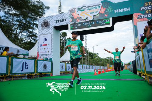Race photo from Arutmin Borneo Run 2024