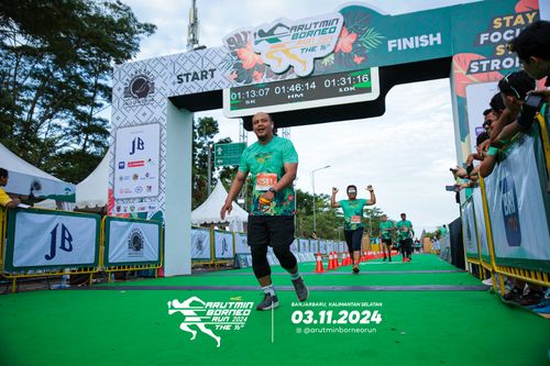 Race photo from Arutmin Borneo Run 2024