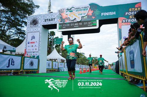 Race photo from Arutmin Borneo Run 2024