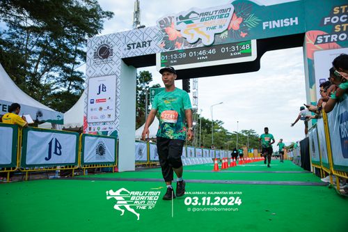 Race photo from Arutmin Borneo Run 2024