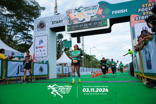 Race photo from Arutmin Borneo Run 2024