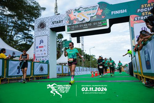 Race photo from Arutmin Borneo Run 2024