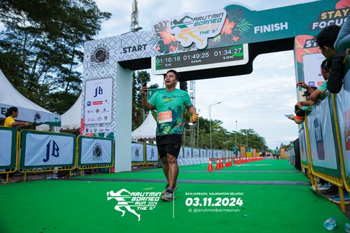 Race photo from Arutmin Borneo Run 2024
