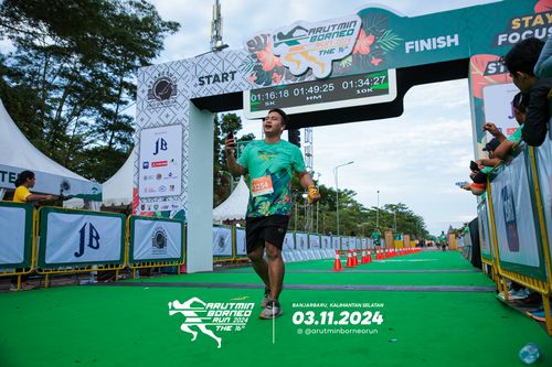 Race photo from Arutmin Borneo Run 2024
