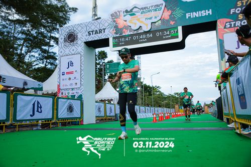 Race photo from Arutmin Borneo Run 2024