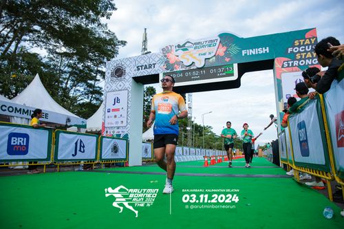 Race photo from Arutmin Borneo Run 2024