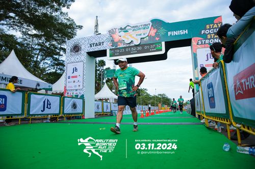 Race photo from Arutmin Borneo Run 2024